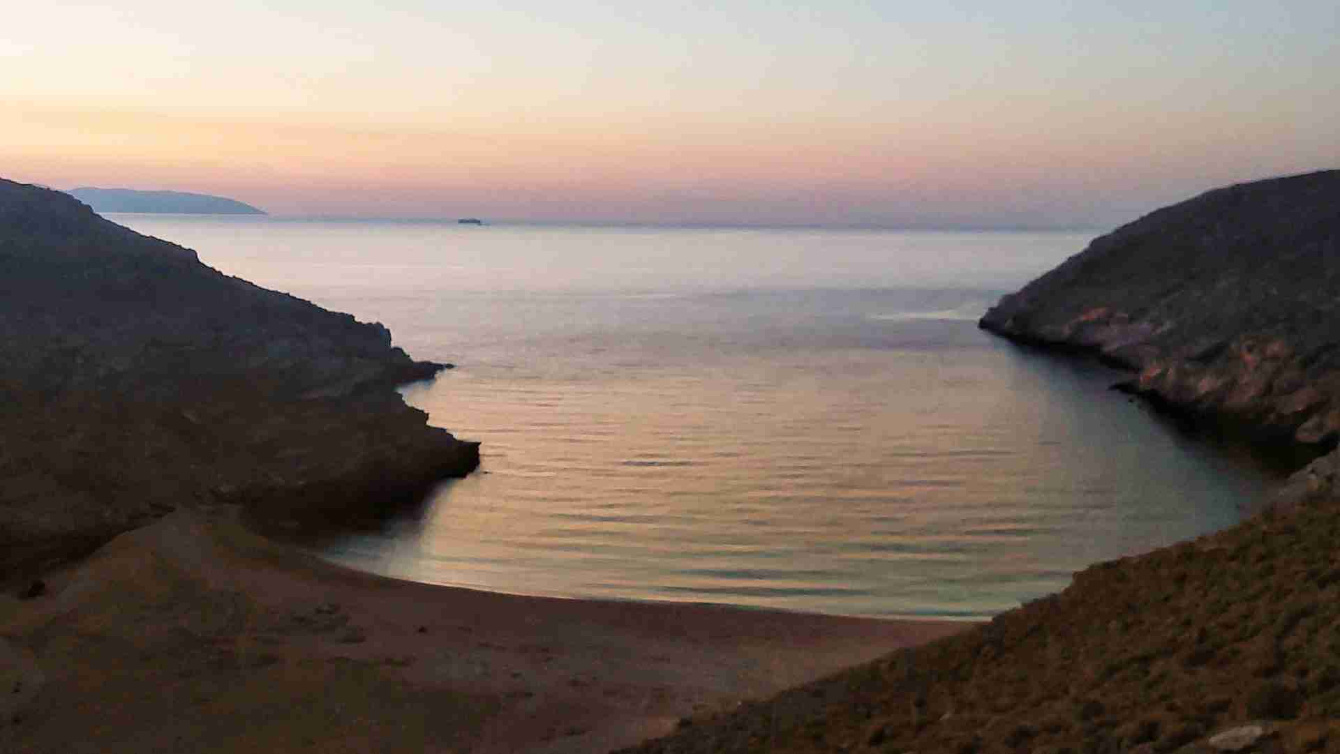Οι παραλίες της Βόρειας Άνδρου: Μικρά και Μεγάλα Πέζα