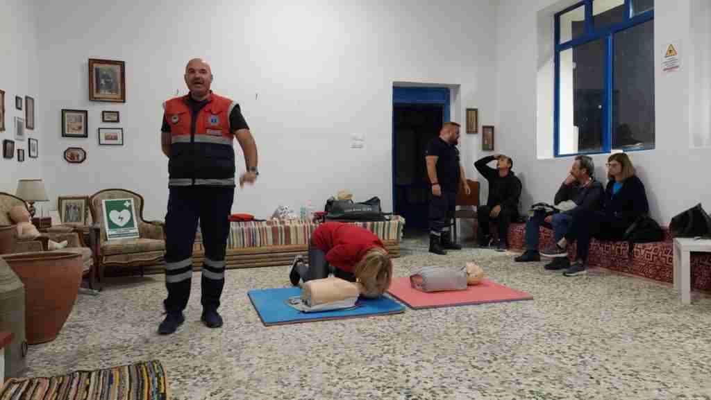 Εκπαίδευση πρώτων βοηθειών με κούκλες.