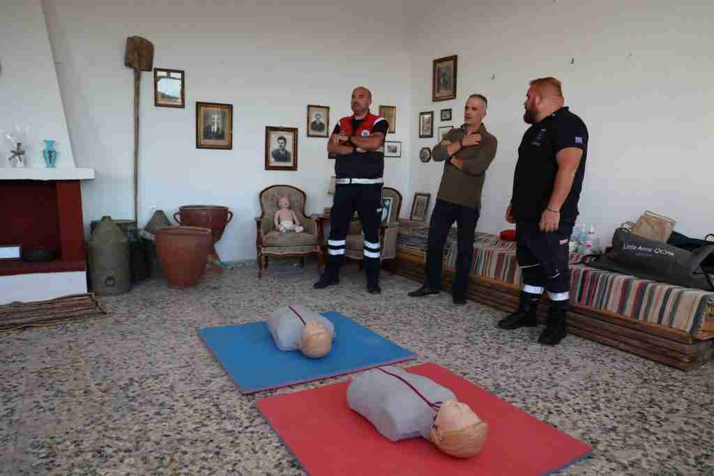 Εκπαίδευση πρώτων βοηθειών με κούκλες.